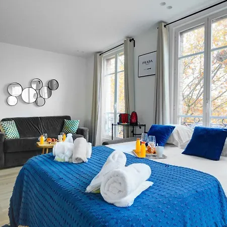 153 Mylene - Superbe à Appartement Paris